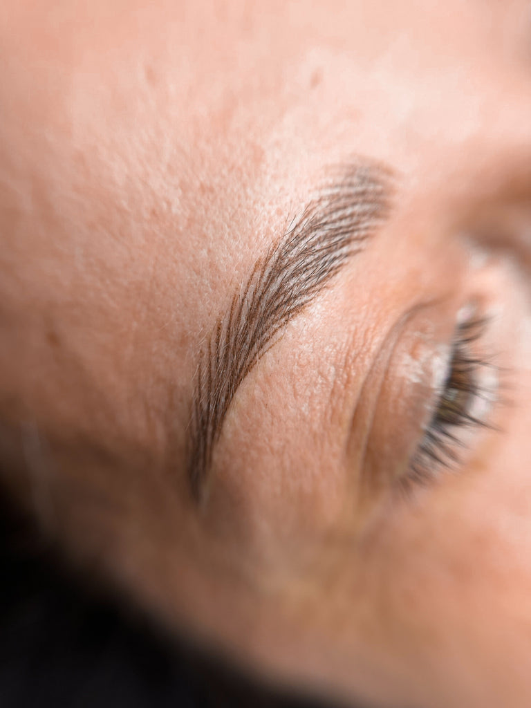 Modèle maquillage permanent Sourcils poil à poil Hyper réaliste  Saïx Castres (81)